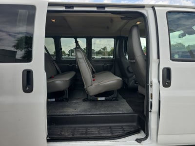 2025 Chevrolet Express Passenger 1LT