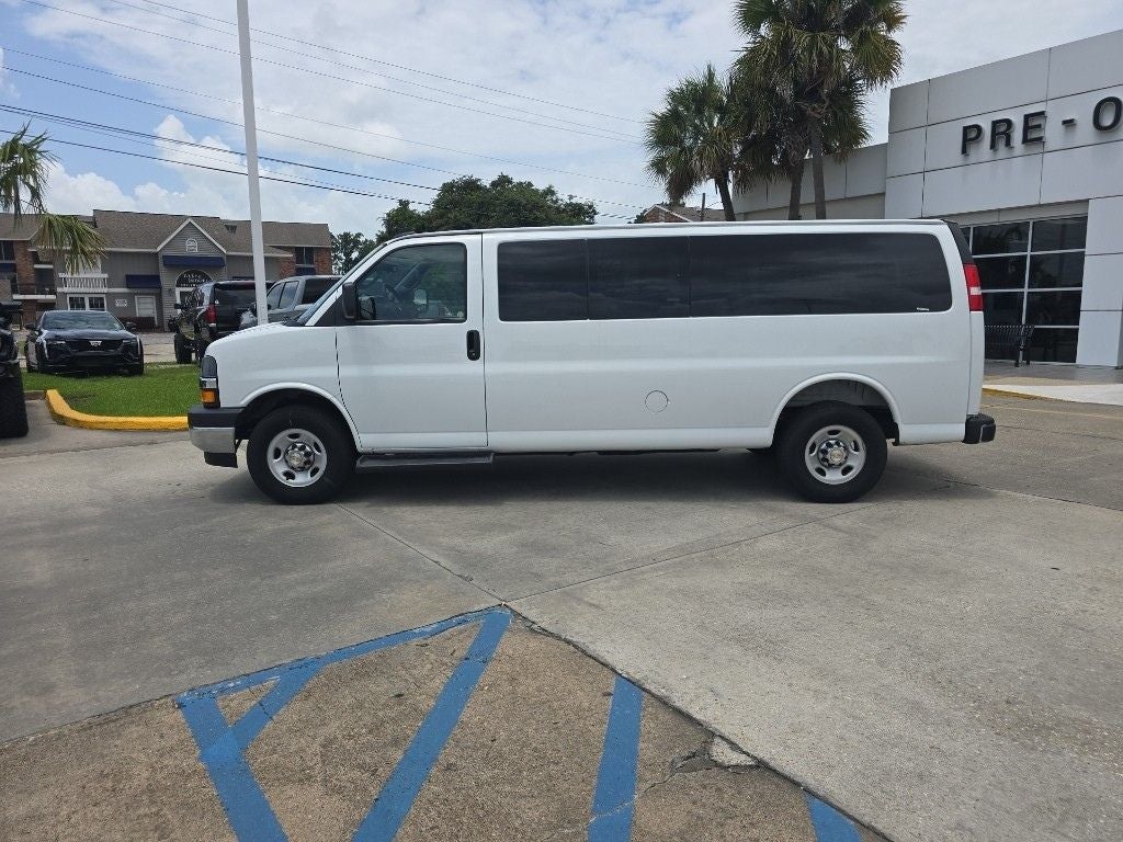 2025 Chevrolet Express Passenger 1LT