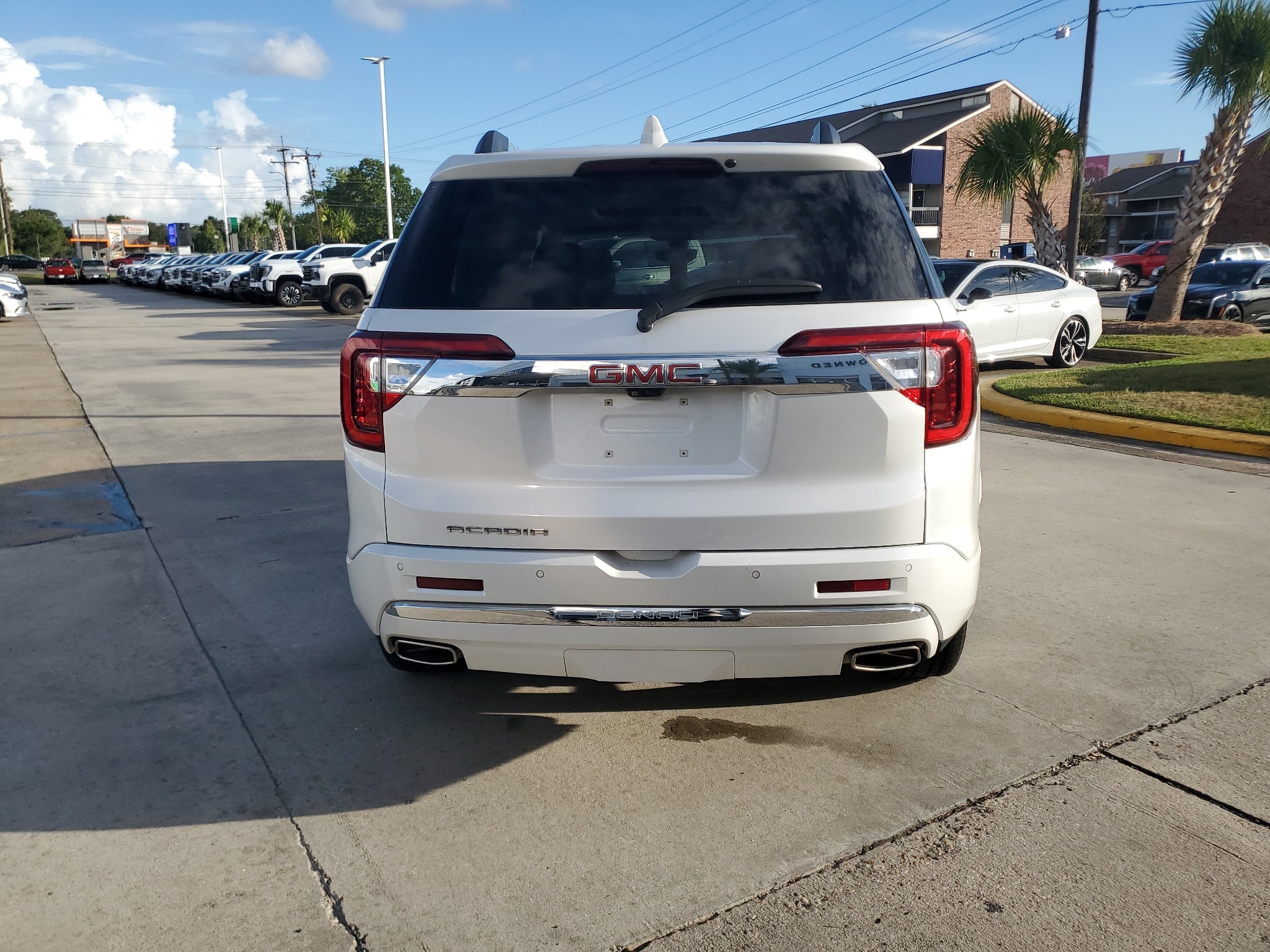 2023 GMC Acadia Denali