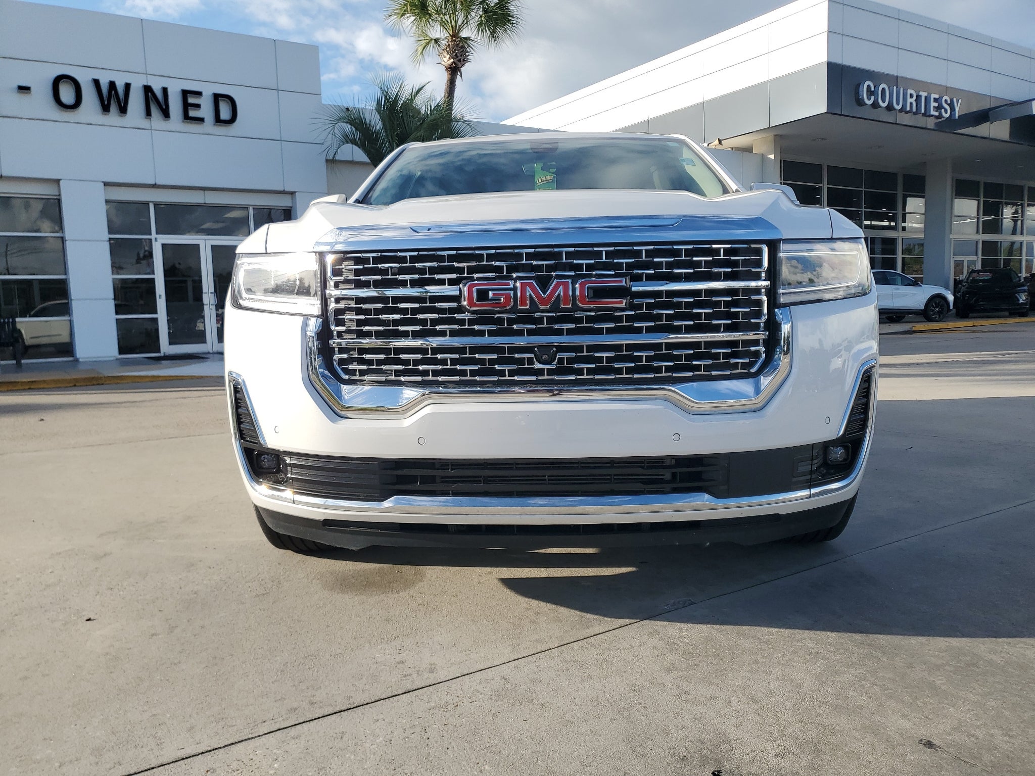 2023 GMC Acadia Denali