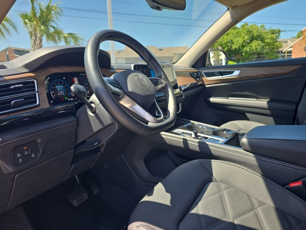 2025 Volkswagen Atlas 2.0T SE w/Technology