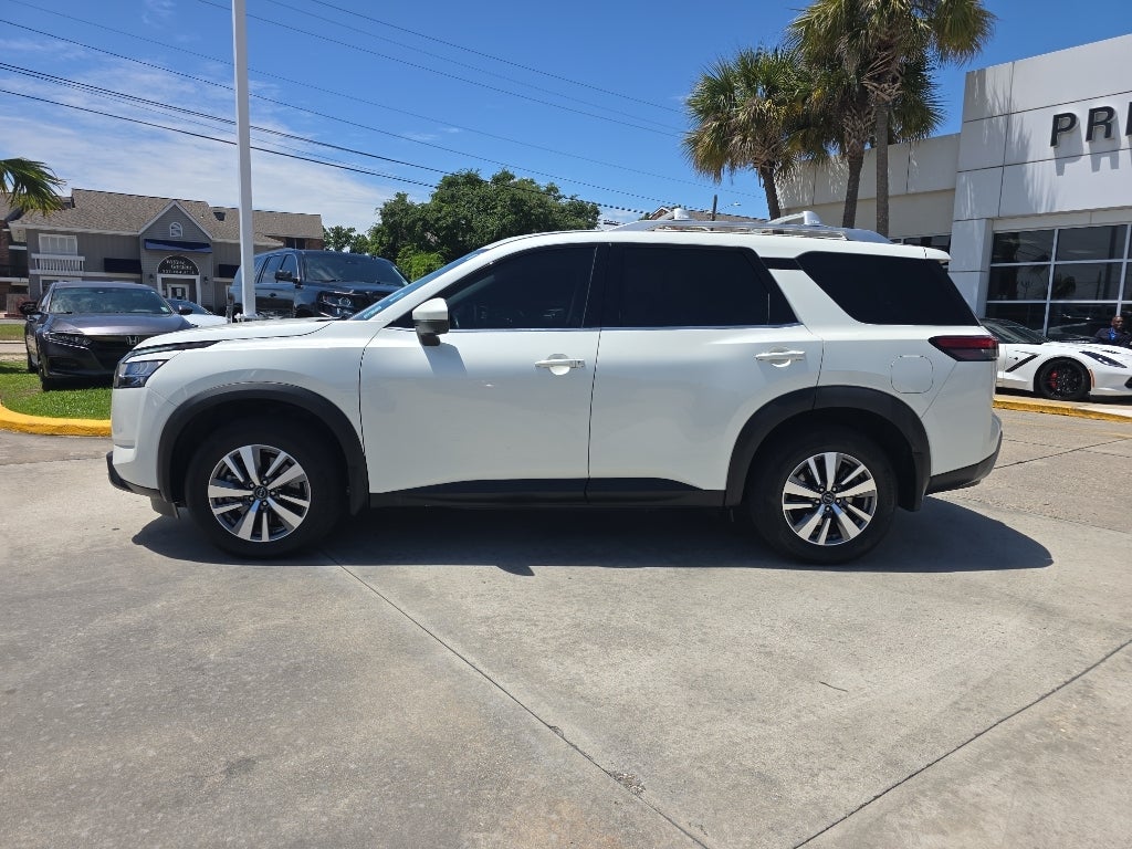 2023 Nissan Pathfinder SL