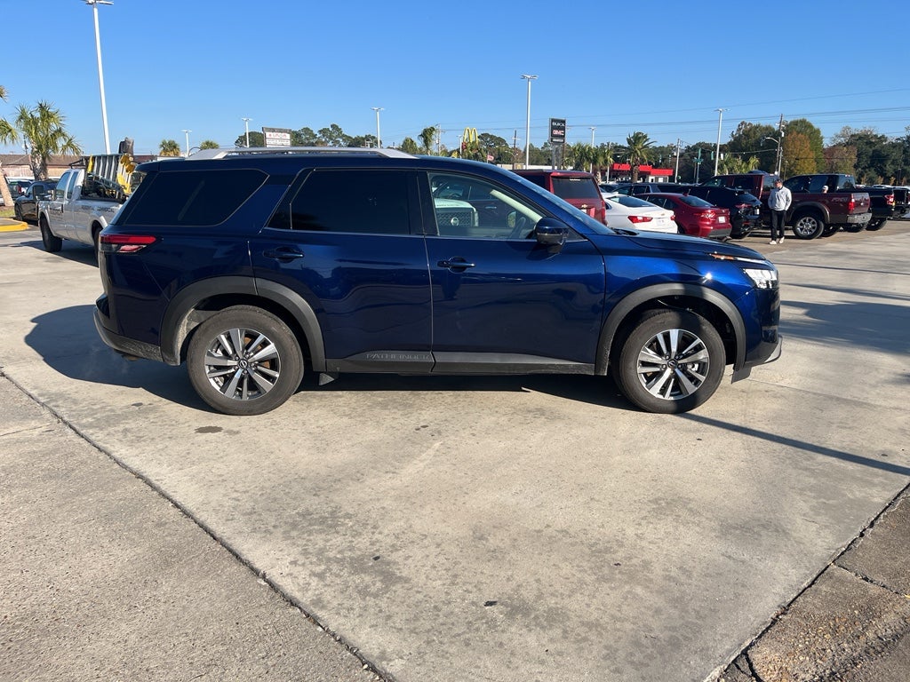 2025 Nissan Pathfinder SL