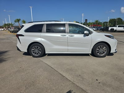 2023 Toyota Sienna XLE
