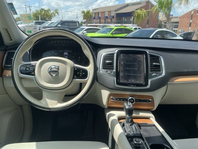 2021 Volvo XC90 Momentum