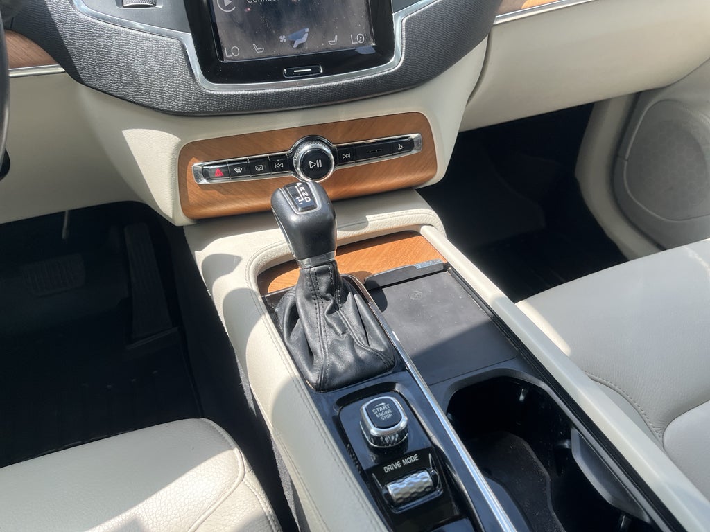 2021 Volvo XC90 Momentum