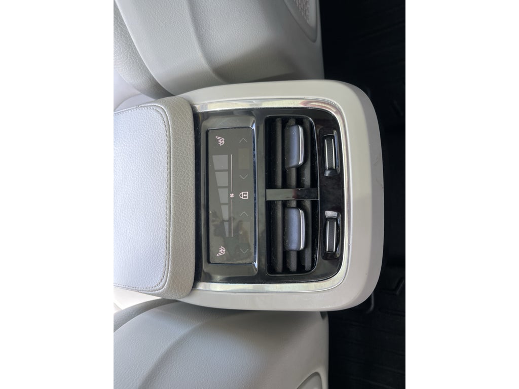 2021 Volvo XC90 Momentum