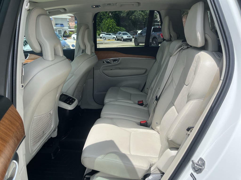 2021 Volvo XC90 Momentum