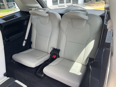 2021 Volvo XC90 Momentum