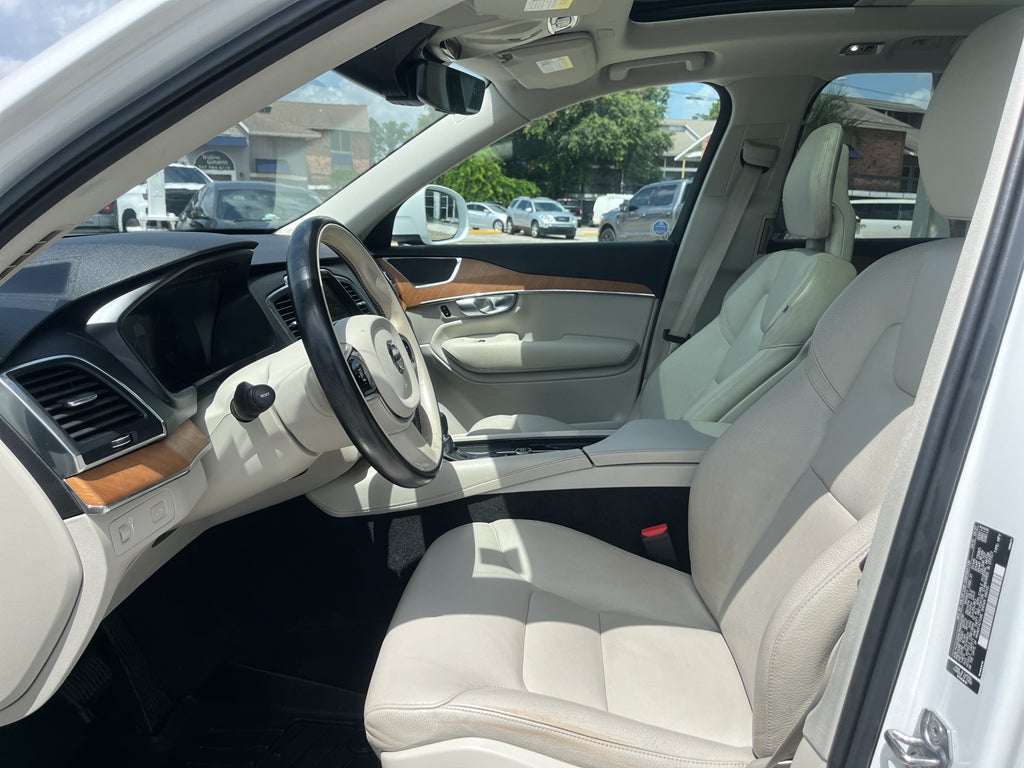 2021 Volvo XC90 Momentum