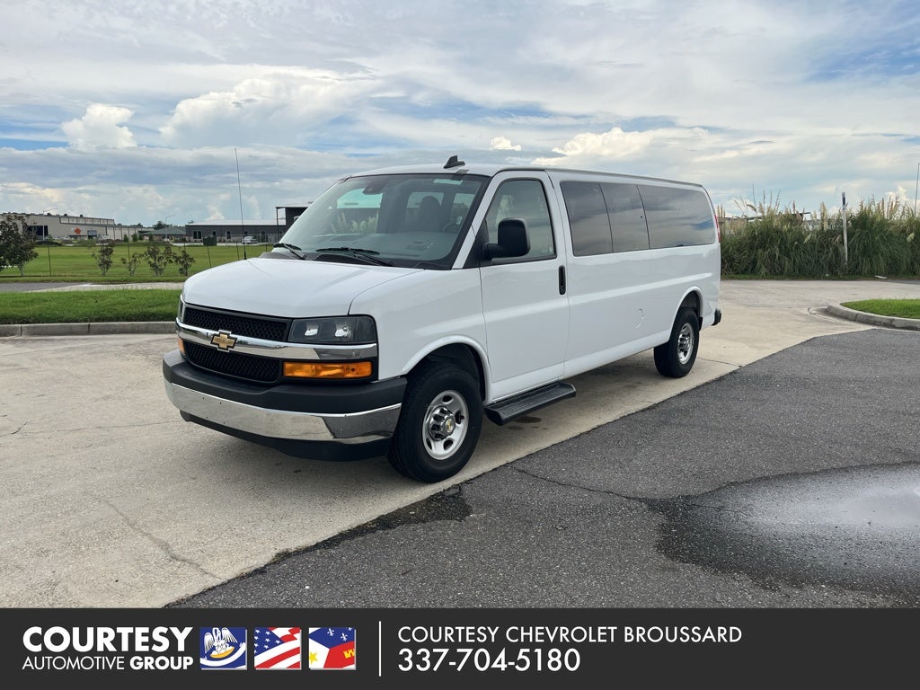 2025 Chevrolet Express Passenger 1LT