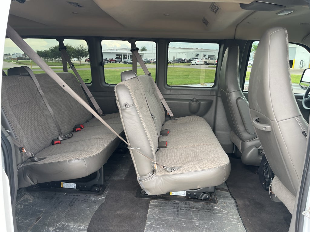 2025 Chevrolet Express Passenger 1LT
