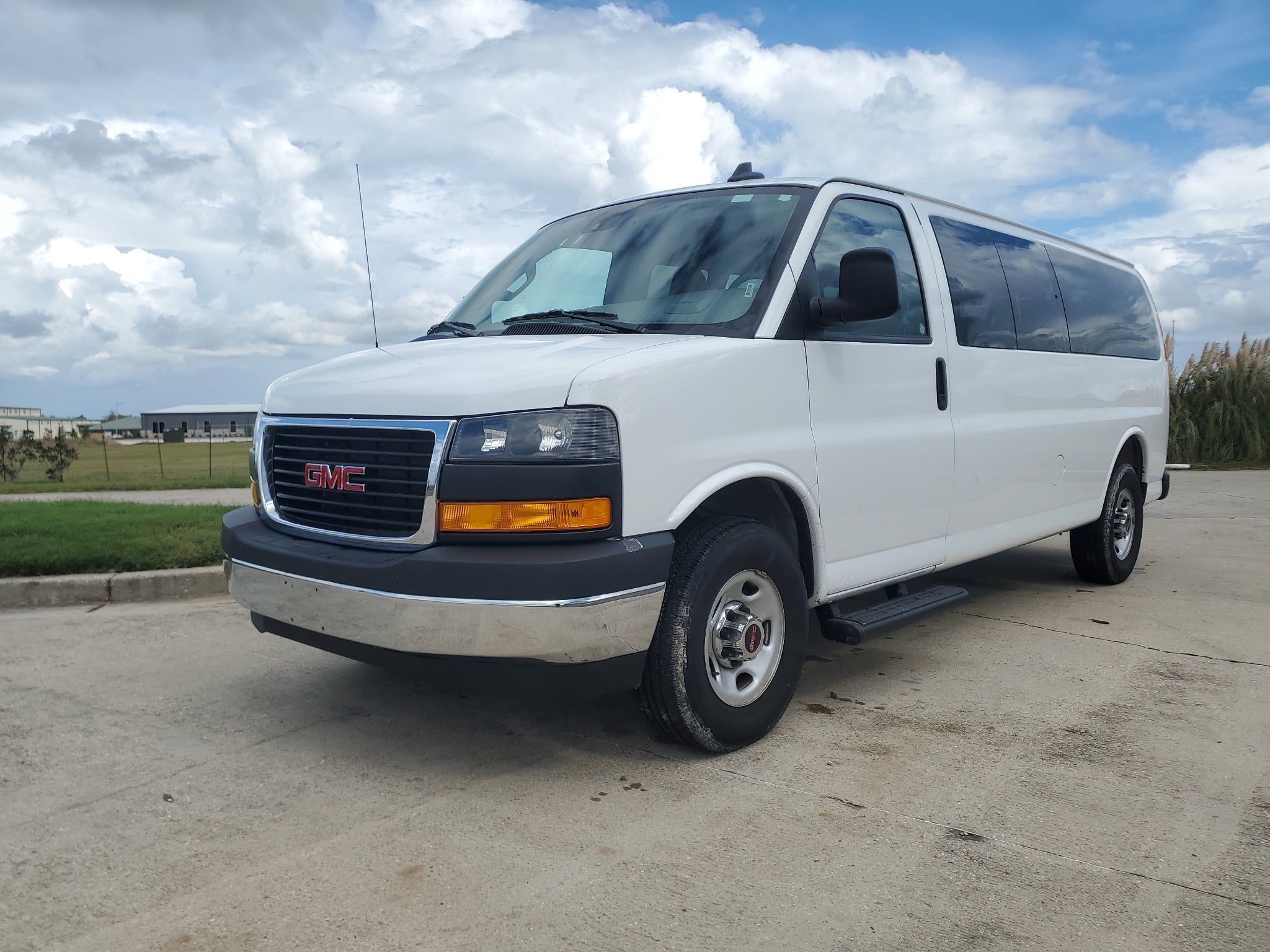 2025 GMC Savana Passenger LT