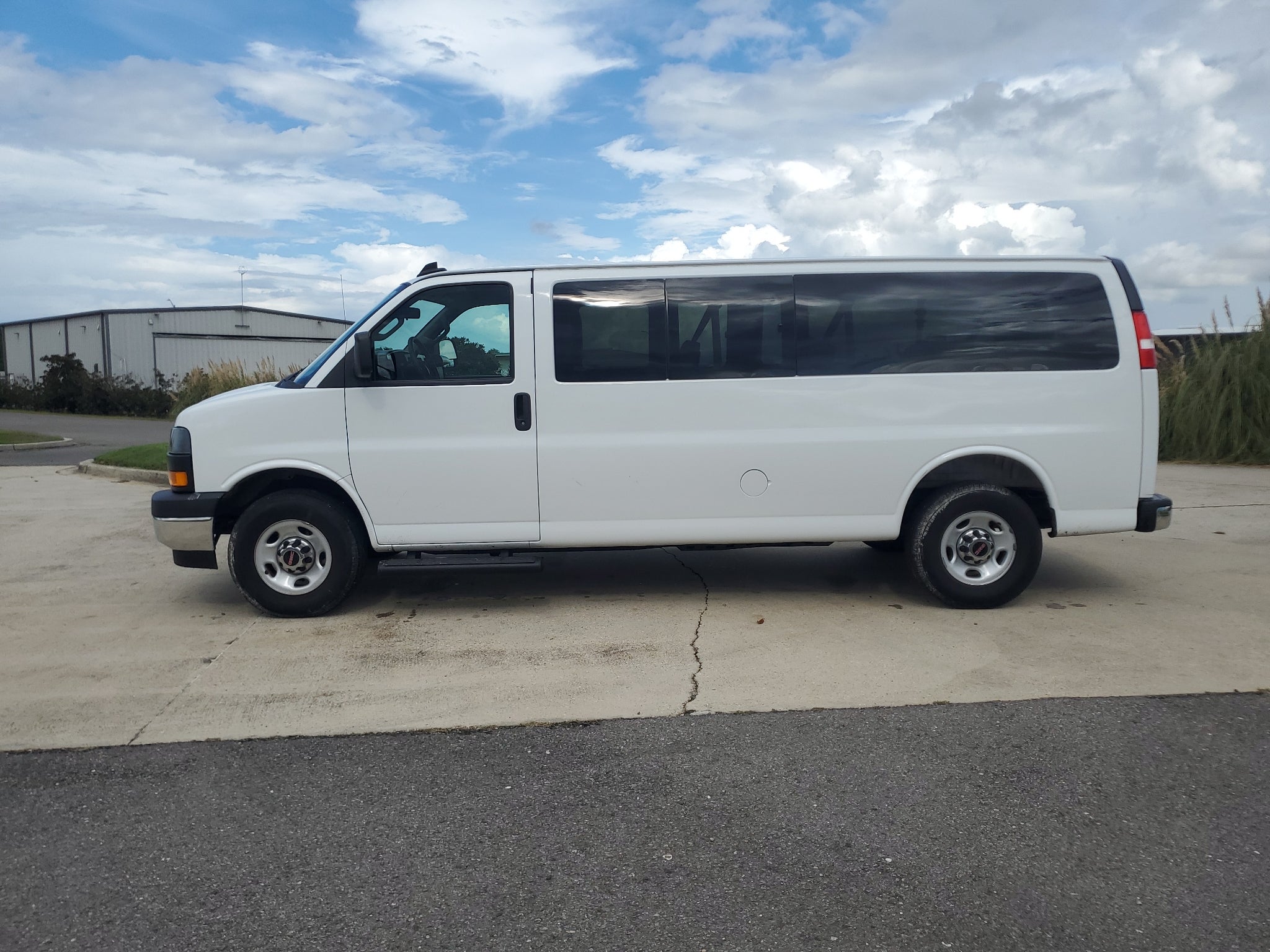 2025 GMC Savana Passenger LT
