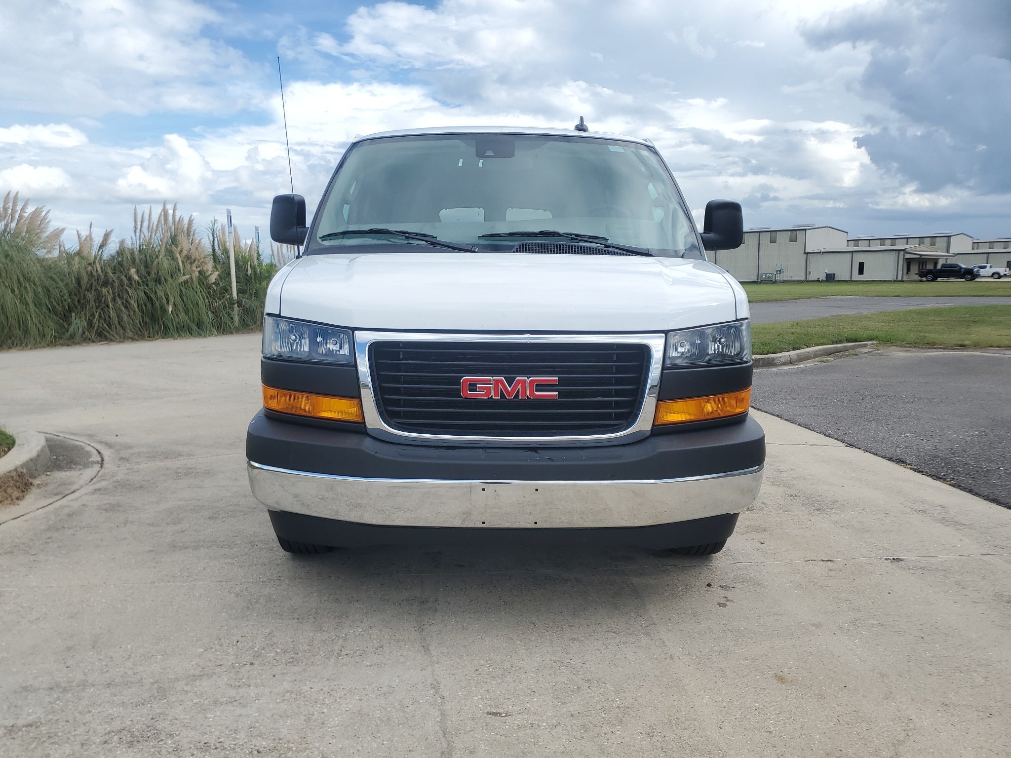 2025 GMC Savana Passenger LT