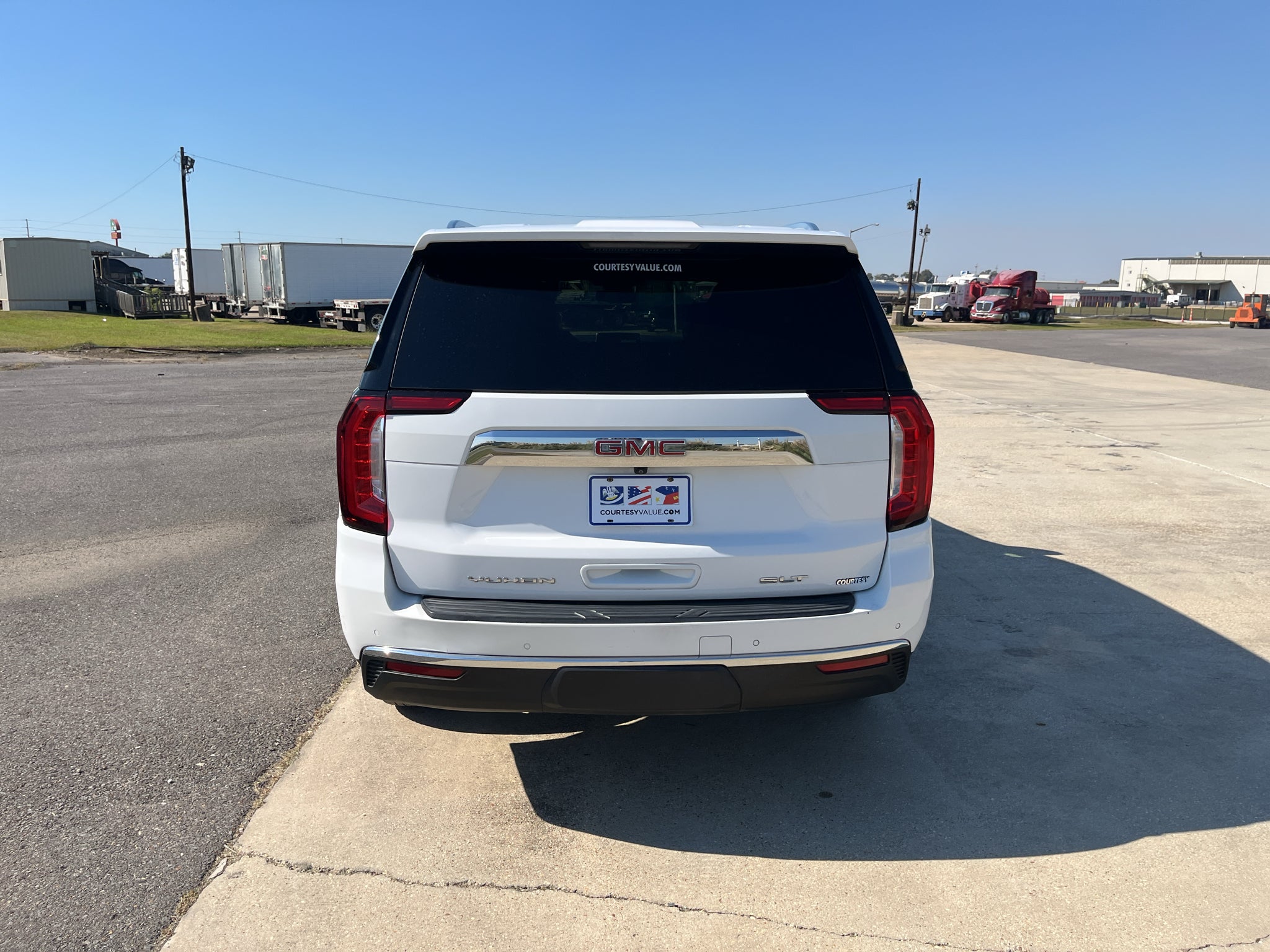 2023 GMC Yukon SLT
