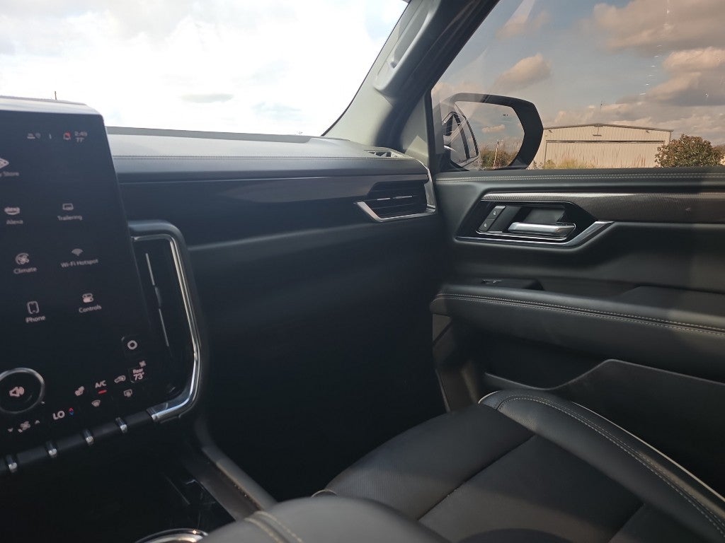 2025 GMC Yukon Elevation