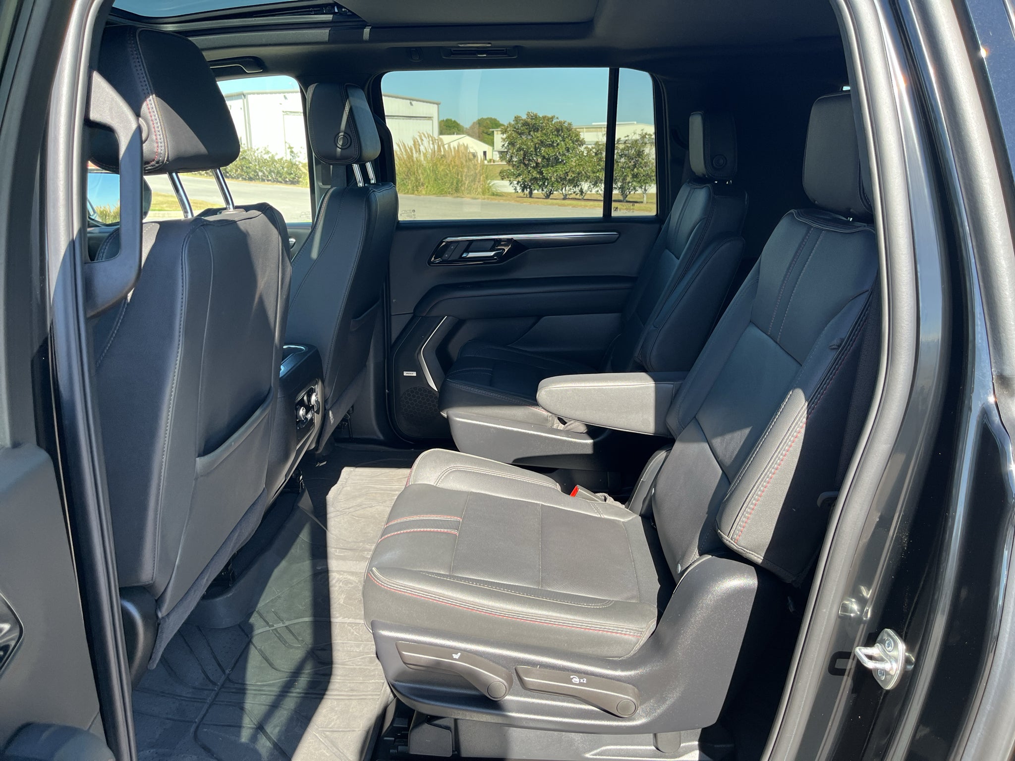 2025 Chevrolet Suburban RST