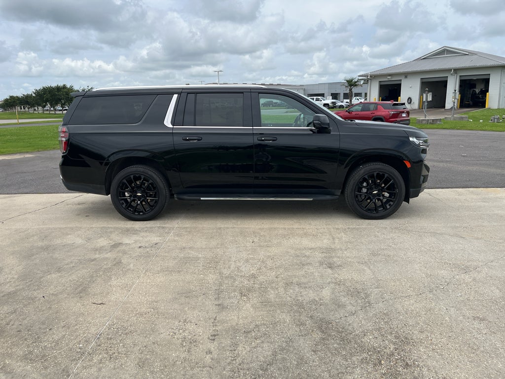 2023 Chevrolet Suburban LT