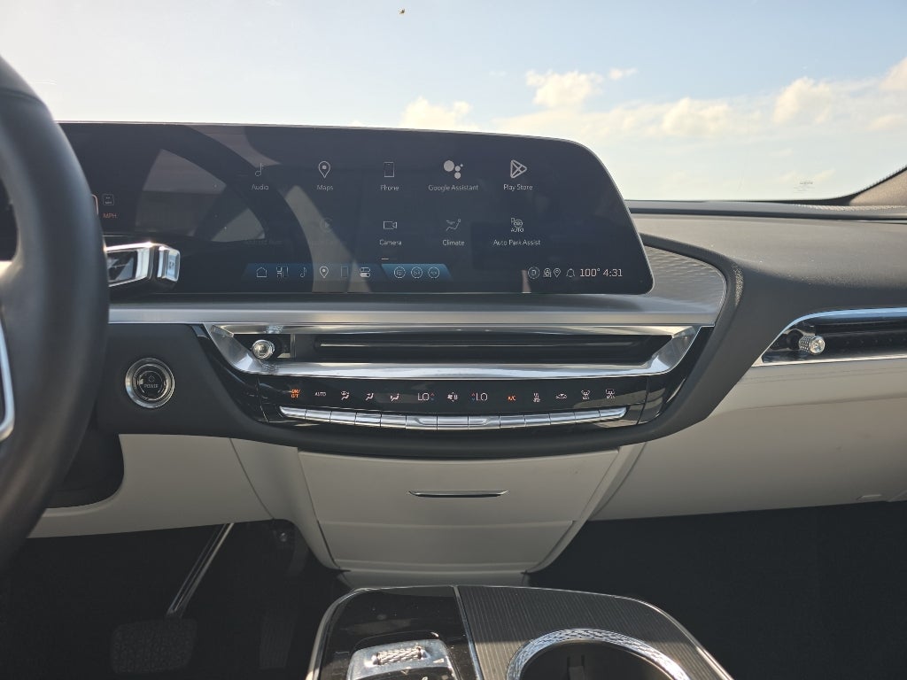2024 Cadillac LYRIQ Luxury 1