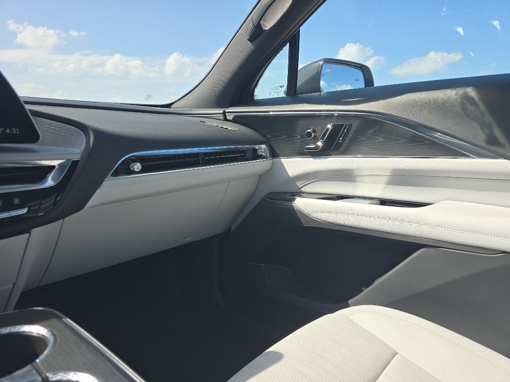 2024 Cadillac LYRIQ Luxury 1
