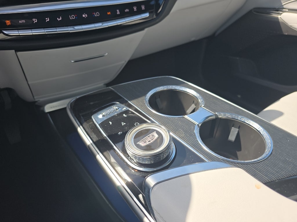 2024 Cadillac LYRIQ Luxury 1