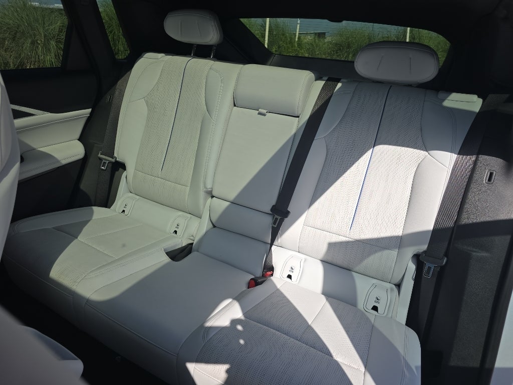 2024 Cadillac LYRIQ Luxury 1