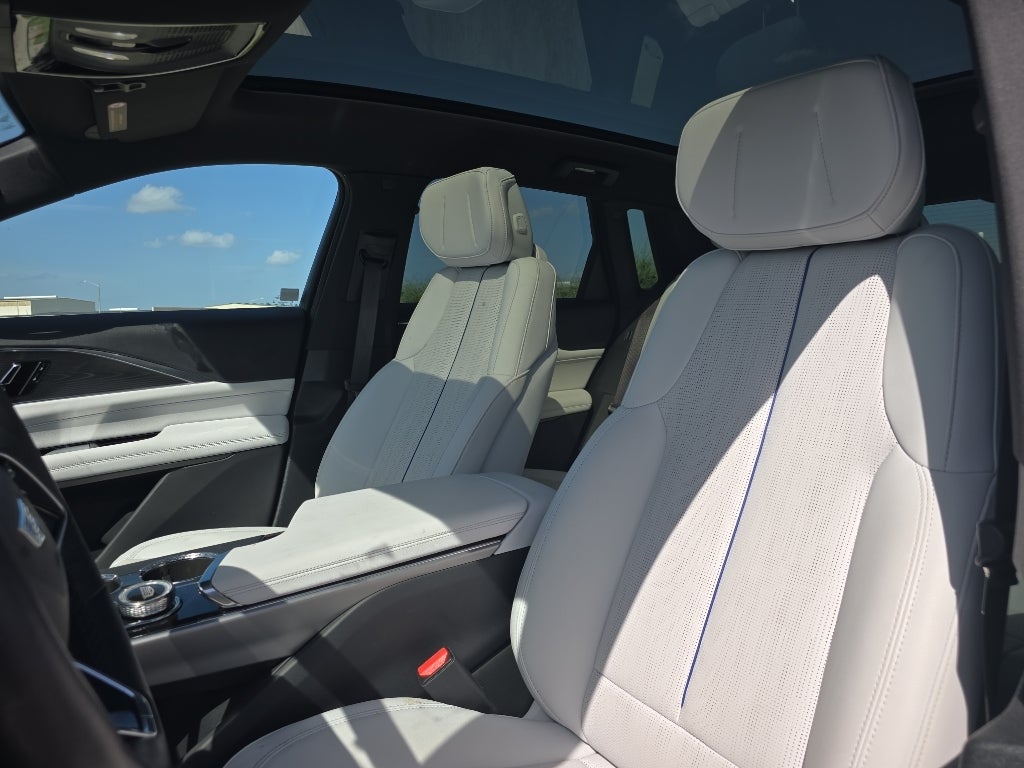 2024 Cadillac LYRIQ Luxury 1