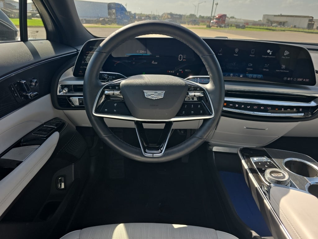 2024 Cadillac LYRIQ Luxury 1