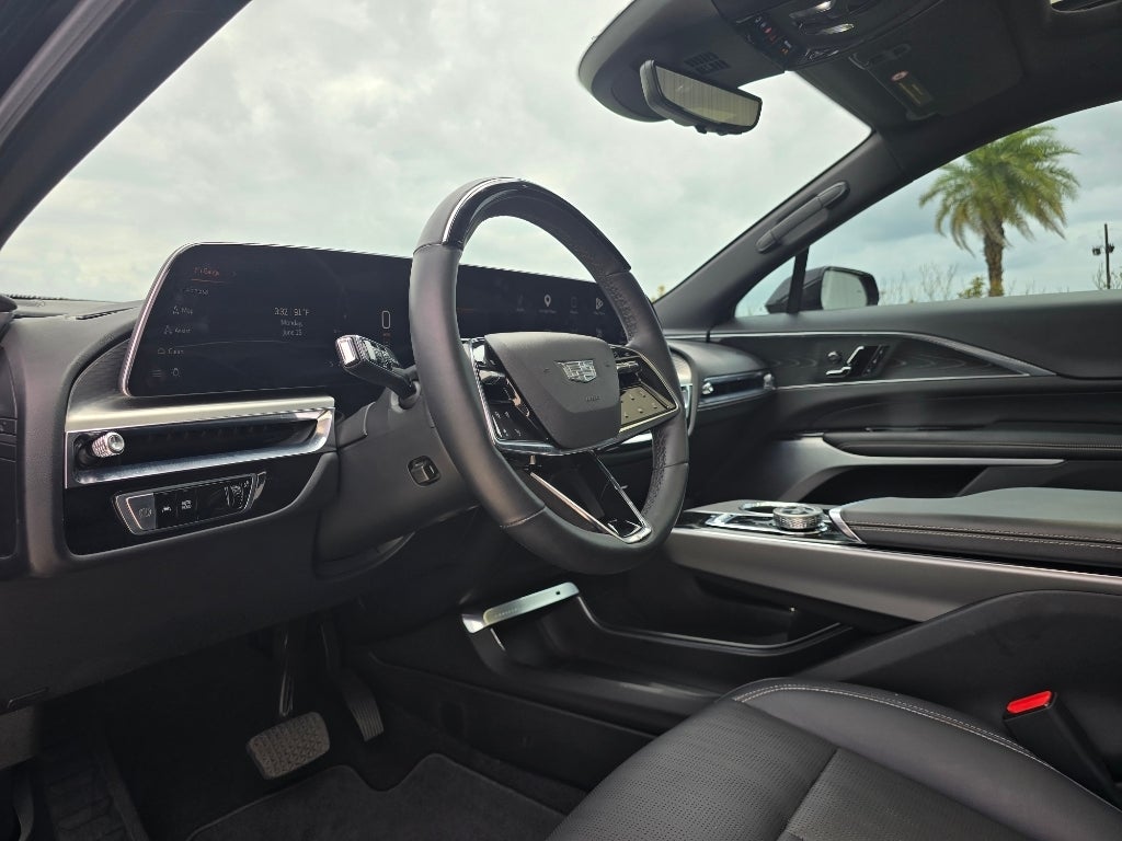 2024 Cadillac LYRIQ Luxury 3