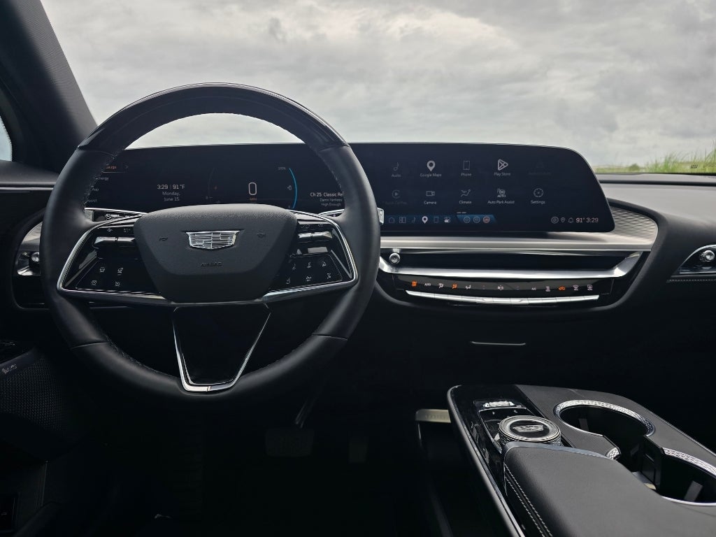 2024 Cadillac LYRIQ Luxury 3