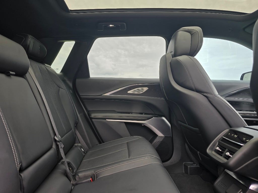 2024 Cadillac LYRIQ Luxury 3