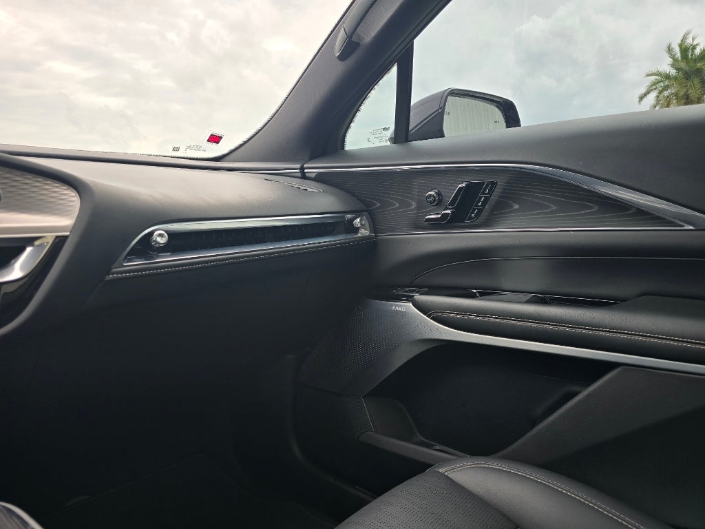 2024 Cadillac LYRIQ Luxury 3