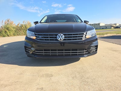 2017 Volkswagen Passat R-Line w/Comfort Pkg
