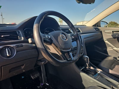 2017 Volkswagen Passat R-Line w/Comfort Pkg