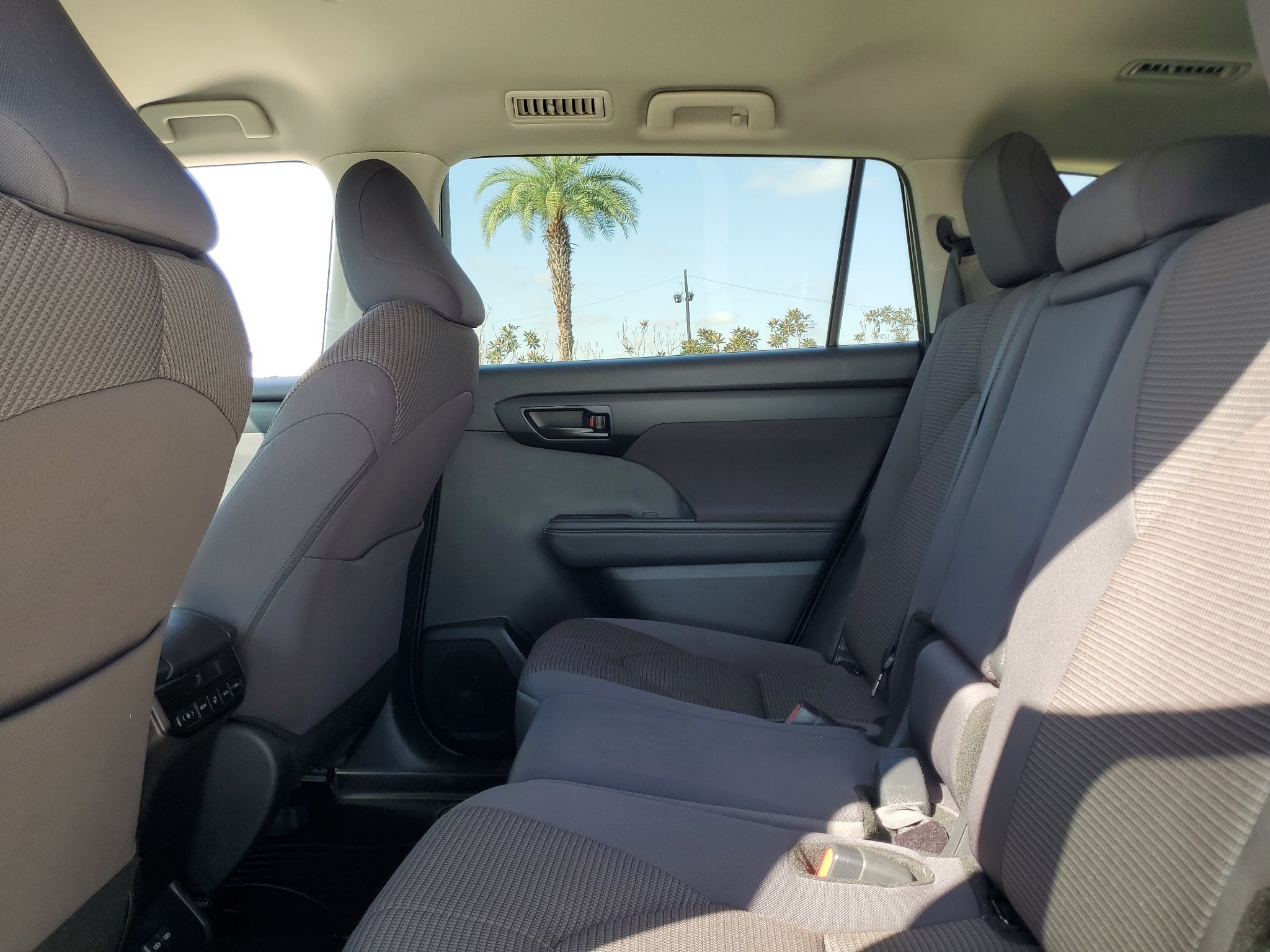 2025 Toyota Highlander LE