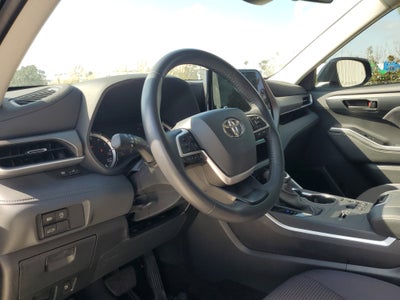 2025 Toyota Highlander LE