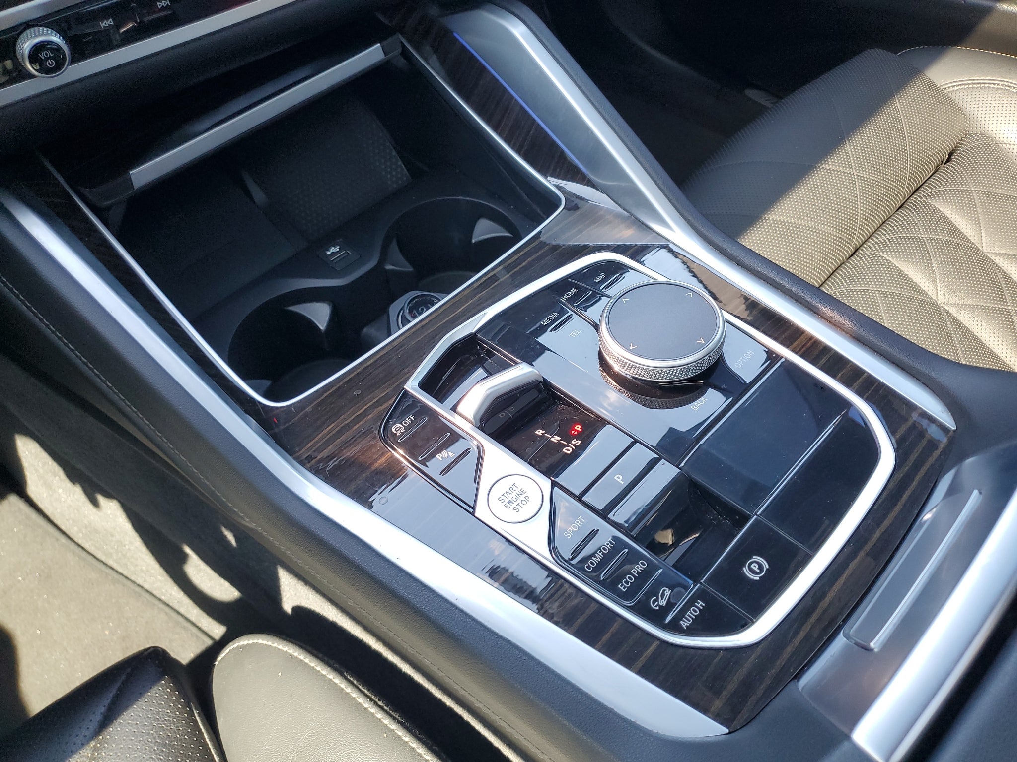 2025 BMW X6 xDrive40i