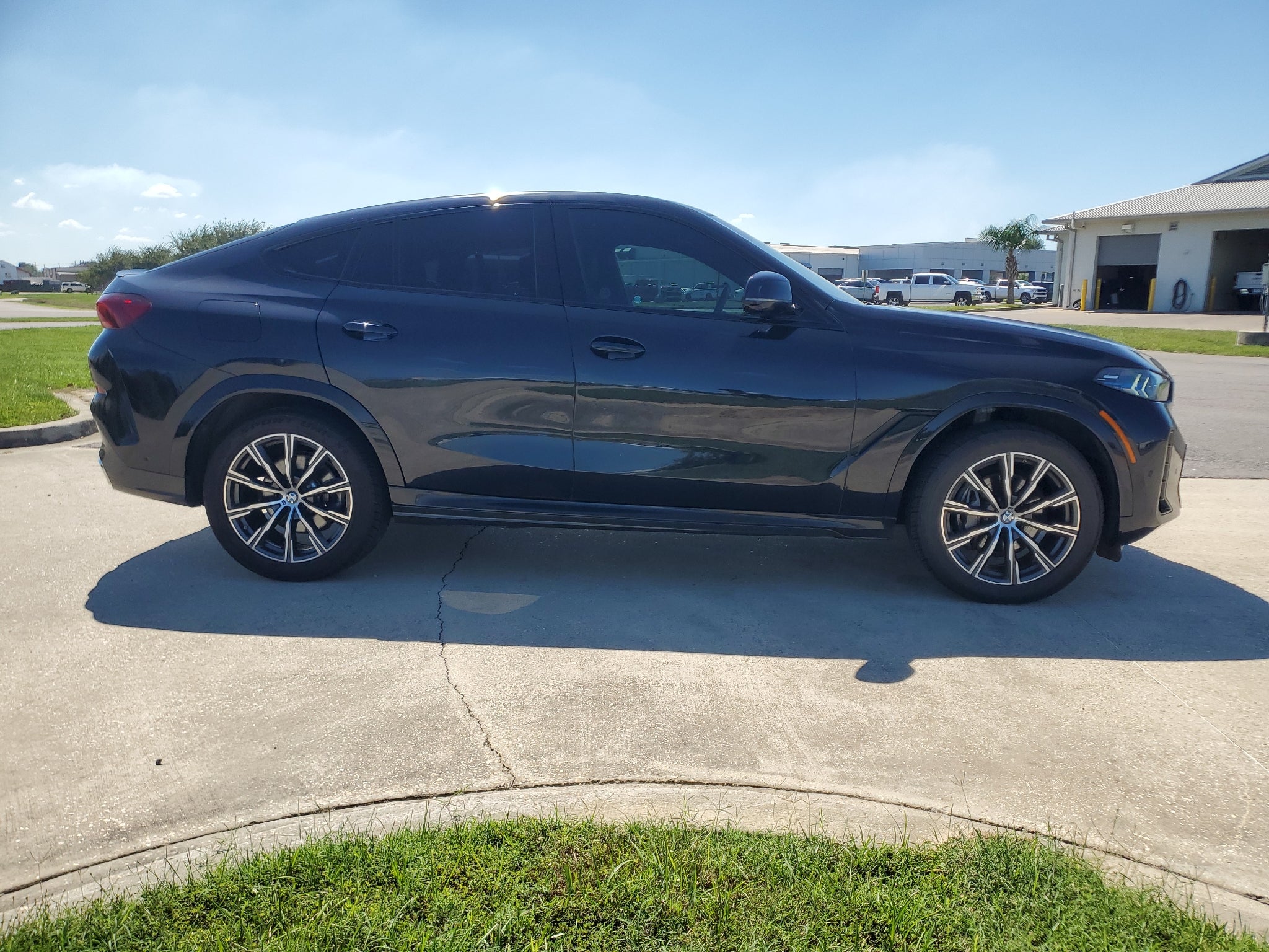 2025 BMW X6 xDrive40i
