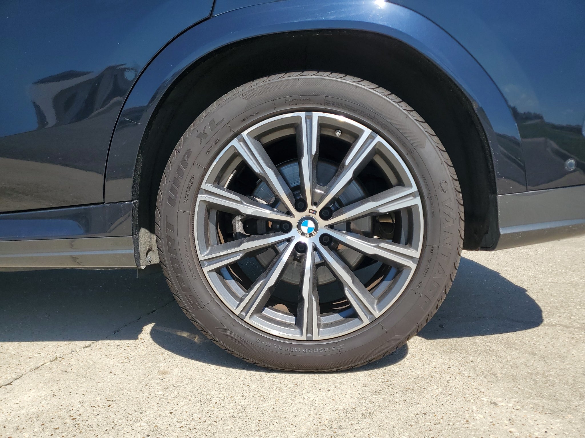2025 BMW X6 xDrive40i