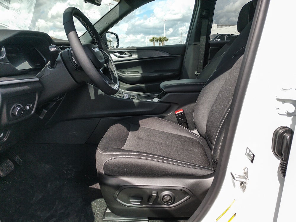 2026 Jeep Grand Cherokee Laredo X