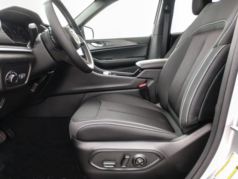 2026 Jeep Grand Cherokee Laredo X