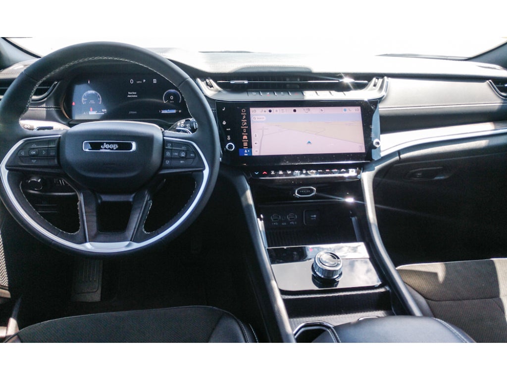 2026 Jeep Grand Cherokee Laredo Altitude
