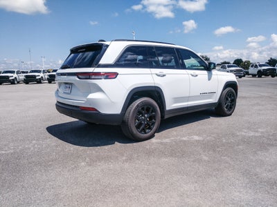 2026 Jeep Grand Cherokee Laredo Altitude