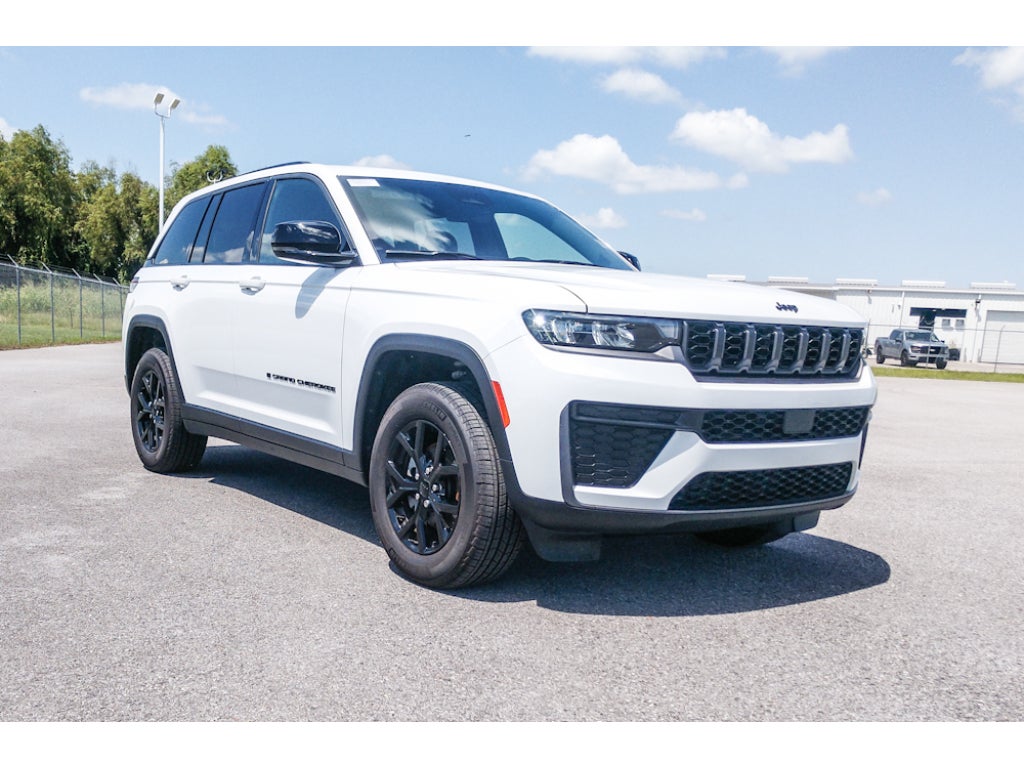 2026 Jeep Grand Cherokee Laredo Altitude