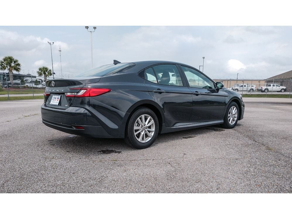 2025 Toyota Camry Hybrid LE