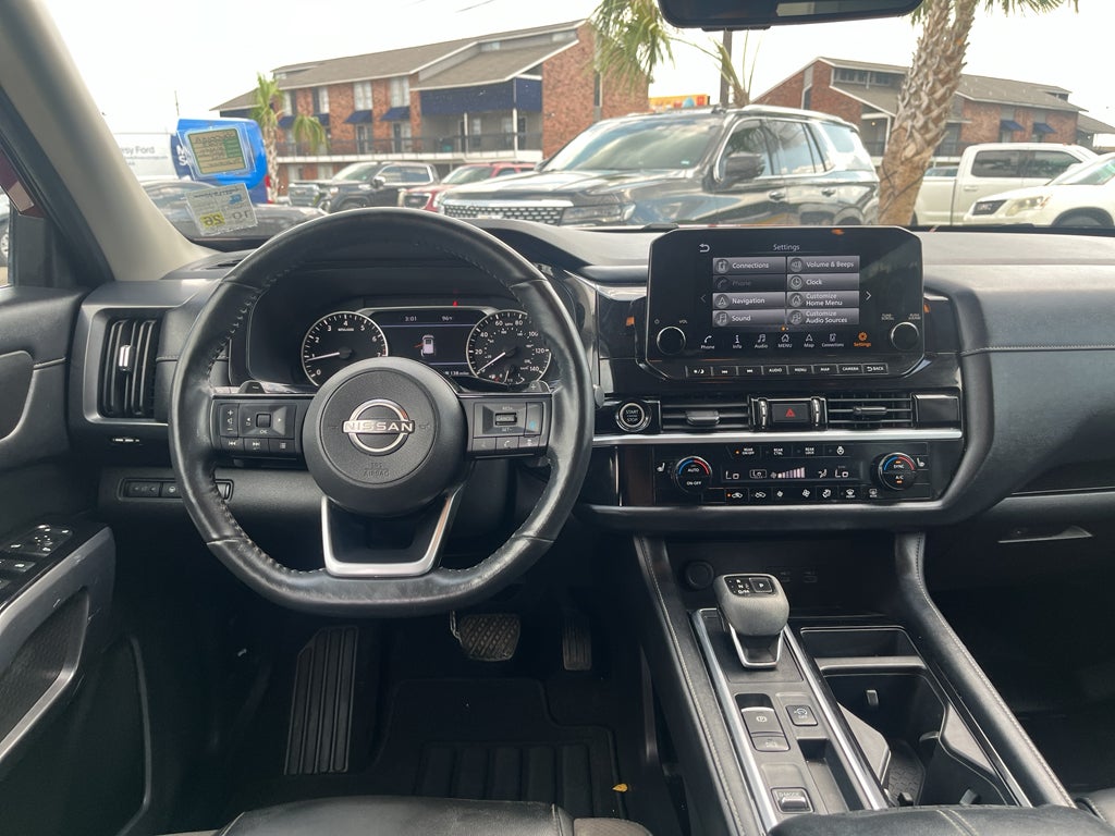 2023 Nissan Pathfinder SL