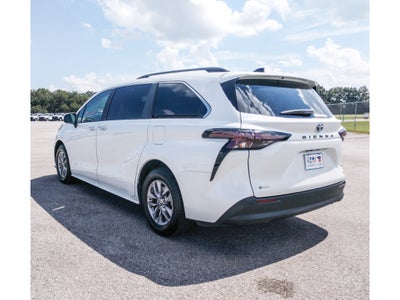 2025 Toyota Sienna XLE
