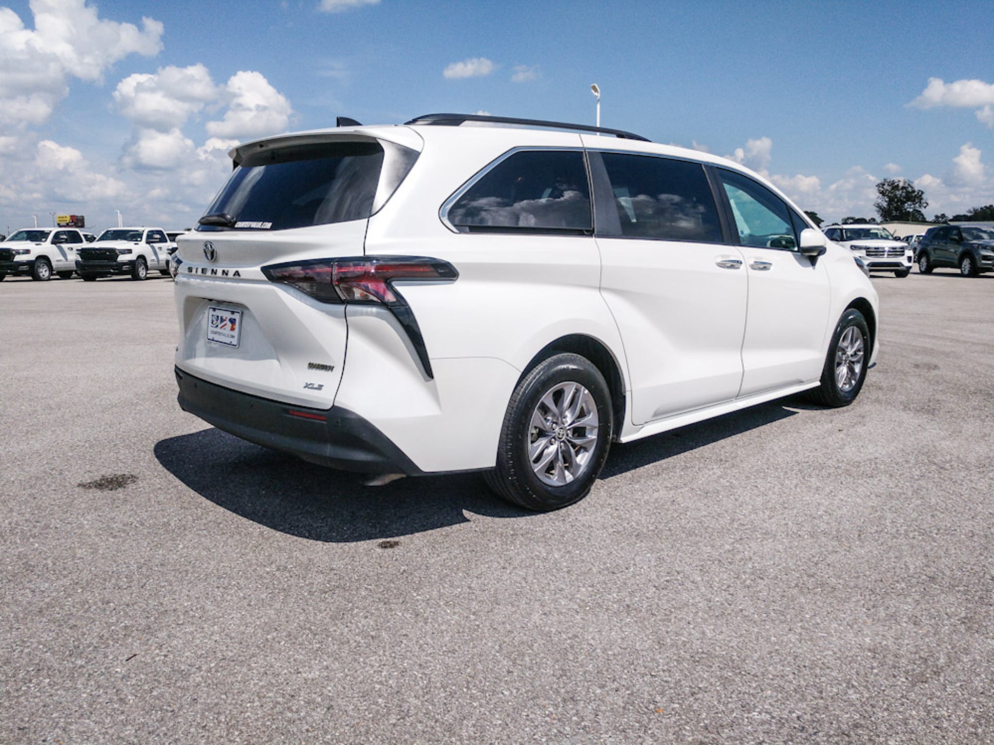 2025 Toyota Sienna XLE