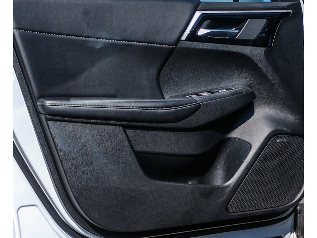 2025 Mitsubishi Outlander Base